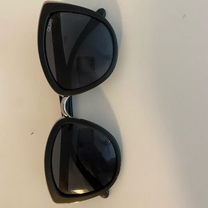 🌸Black QUAY sunglasses